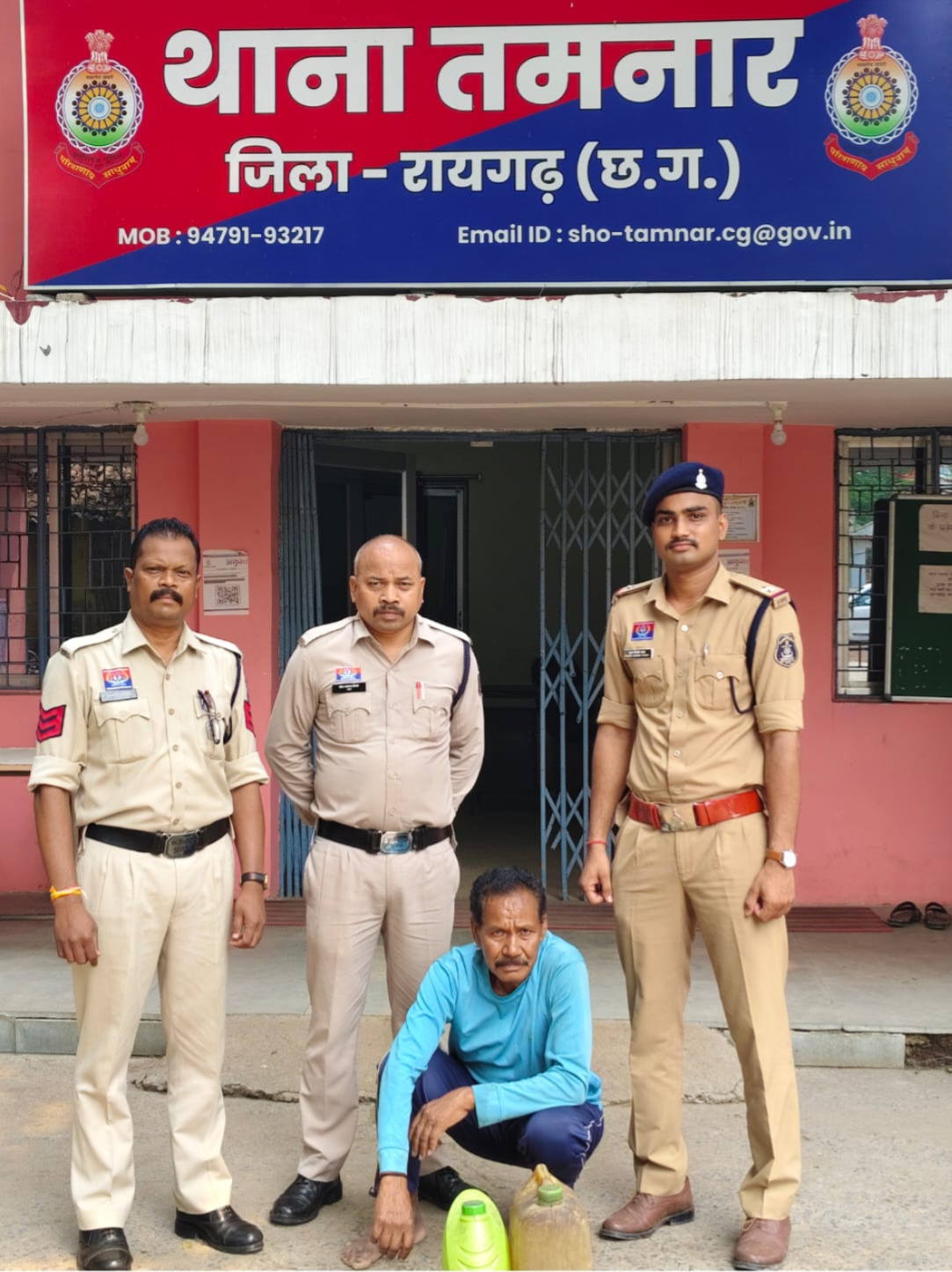 तमनार पुलिस की शराब रेड, 15 लीटर महुआ शराब जब्त, ग्राम बेलजोर में अवैध महुआ शराब बिक्री करते आरोपी को पुलिस ने रंगे हाथ पकड़ा, थाना तमनार में आबकारी एक्ट के तहत कार्रवाई, आरोपी को भेजा गया रिमांड पर