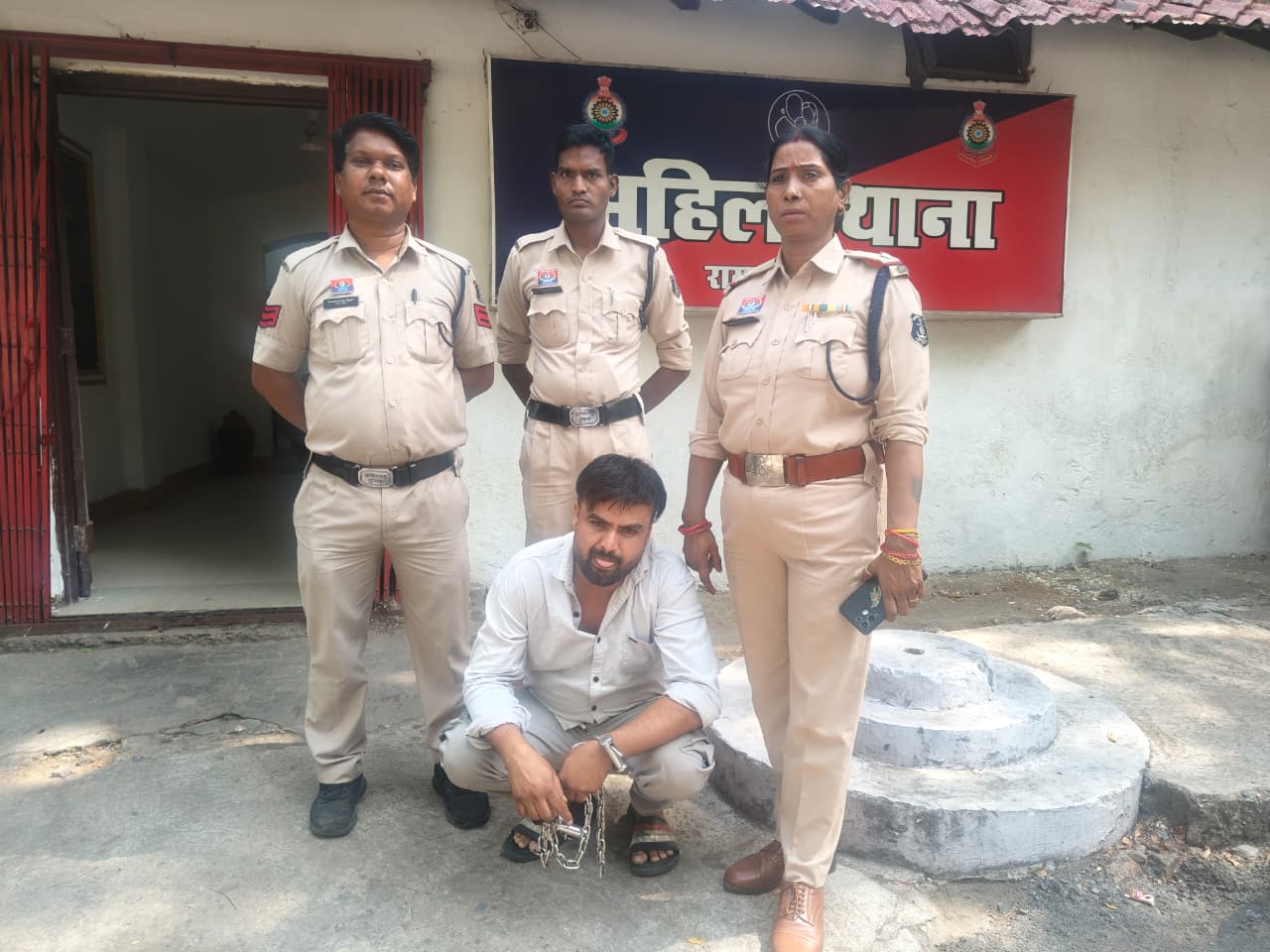 महिला थाना की कार्रवाई, दुष्कर्म के फरार आरोपी को सीतापुर से गिरफ्तार किया गया, शादी का झांसा देकर फेसबुक फ्रेंड ने महिला का शारीरिक शोषण करने वाला आरोपी न्यायिक रिमांड पर भेजा गया