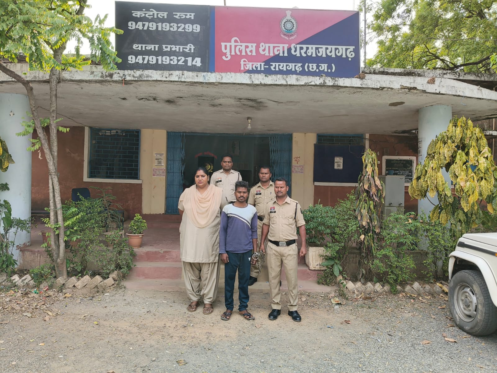 धरमजयगढ़ पुलिस ने दुष्कर्म आरोपी के आरोपी को छाल से किया गिरफ्तार, अभियान संवेदना : महिला को भय दिखाकर परिचित ने किया दुष्कर्म, आरोपी गिरफ्तार
