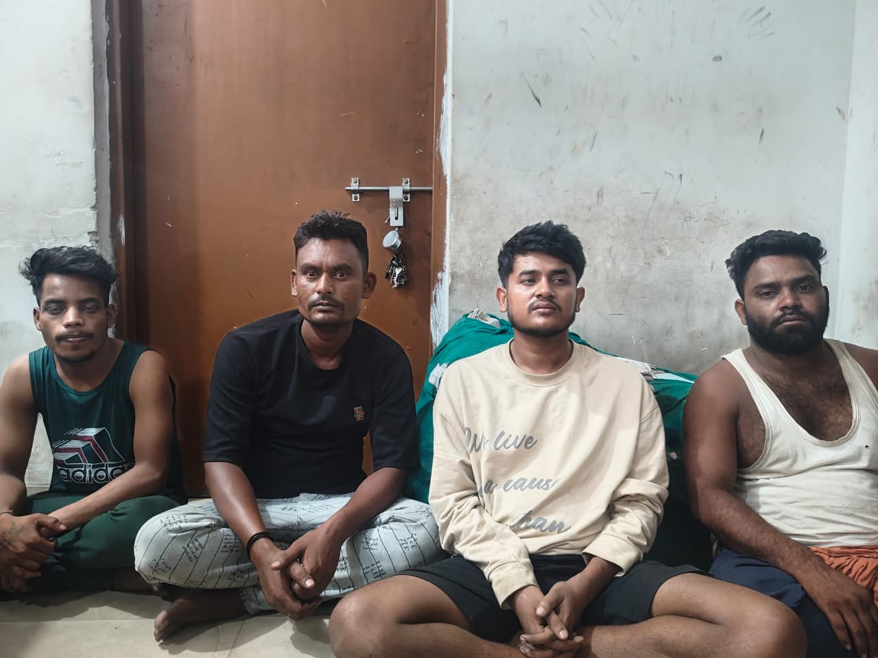 पूछापारा तालाब के पास जुआ खेलते 05 जुआरी गिरफ्तार, कोतवाली पुलिस की जुआ रेड कार्रवाई, जुआ फड़ से 8,650 रुपये नगद, 52 पत्ती ताश जब्त, जुआरियों पर जुआ एक्ट के तहत कार्रवाई के साथ पृथक से प्रतिबंधात्मक कार्रवाई भी