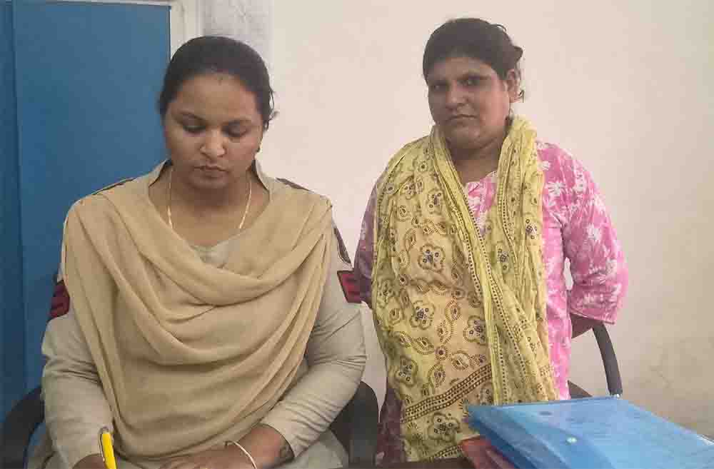 वायरल VIDEO से बेनकाब हुई गुंडागर्दी : युवती से सरेराह मारपीट करने वाली आरोपिया नूरी खान गिरफ्तार, दो बाल अपचारियों पर भी कार्रवाई