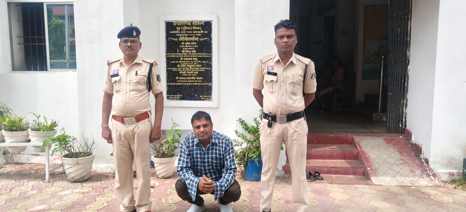 फर्जी अंकसूची के जरिए डाकपाल की नौकरी दिलाने वाला मास्टरमाइंड कोरबा से गिरफ्तार, ग्रामीण डाक सेवक भर्ती में फर्जी 10वीं की अंकसूची तैयार कर लाखों की ठगी का खुलासा, मुख्य आरोपी विनोद राठौर रिमांड पर