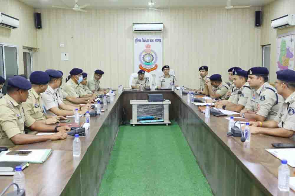आईजीपी राम गोपाल गर्ग ने ली रायगढ़ पुलिस की समीक्षा बैठक, कहा—प्रोफेशनल पुलिसिंग और समयबद्ध विवेचना ही सफलता की पहचान