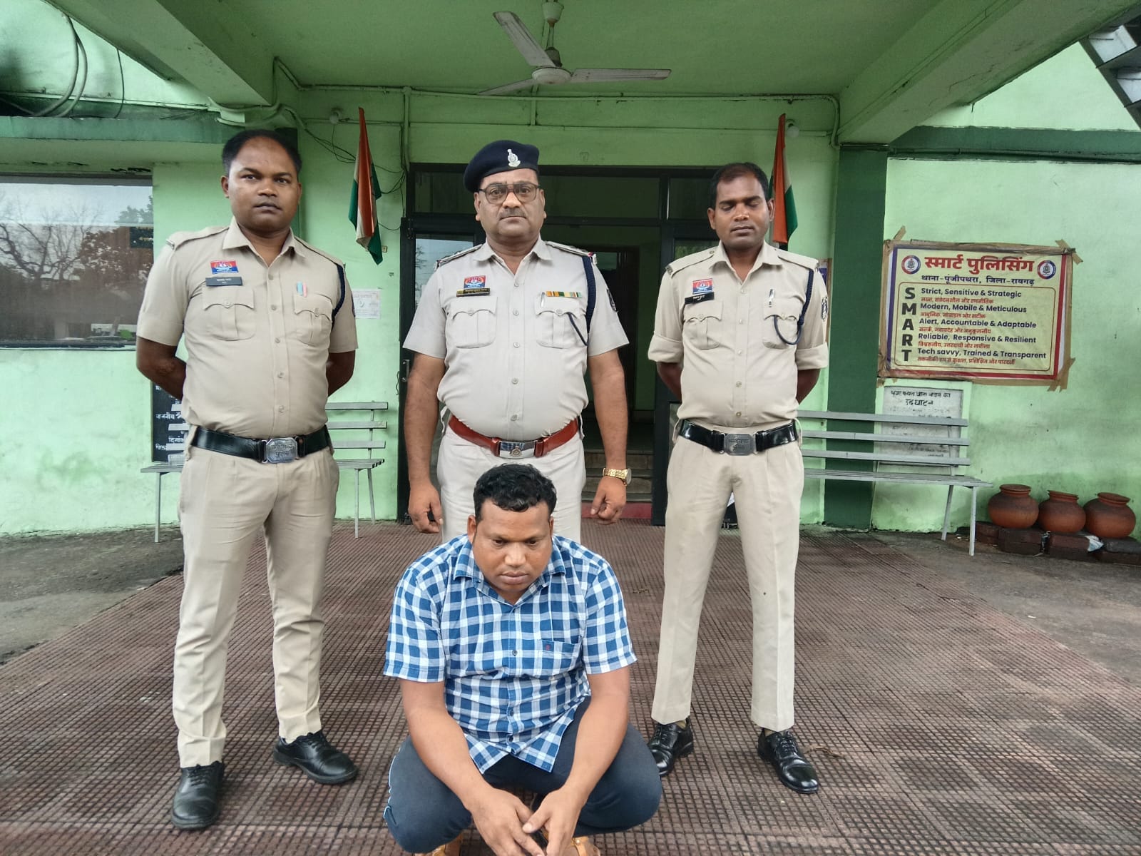 फरार गांजा तस्कर चन्द्रमणी यादव गिरफ्तार, तस्करी में इस्तेमाल कार भी जब्त, सक्रिय सूचनातंत्र पर एनडीपीएस एक्ट के फरार आरोपी तक पहुंची पुलिस, गांजा तस्कर दो साथियों को पहले ही गिरफ्तार कर भेजा गया था जेल