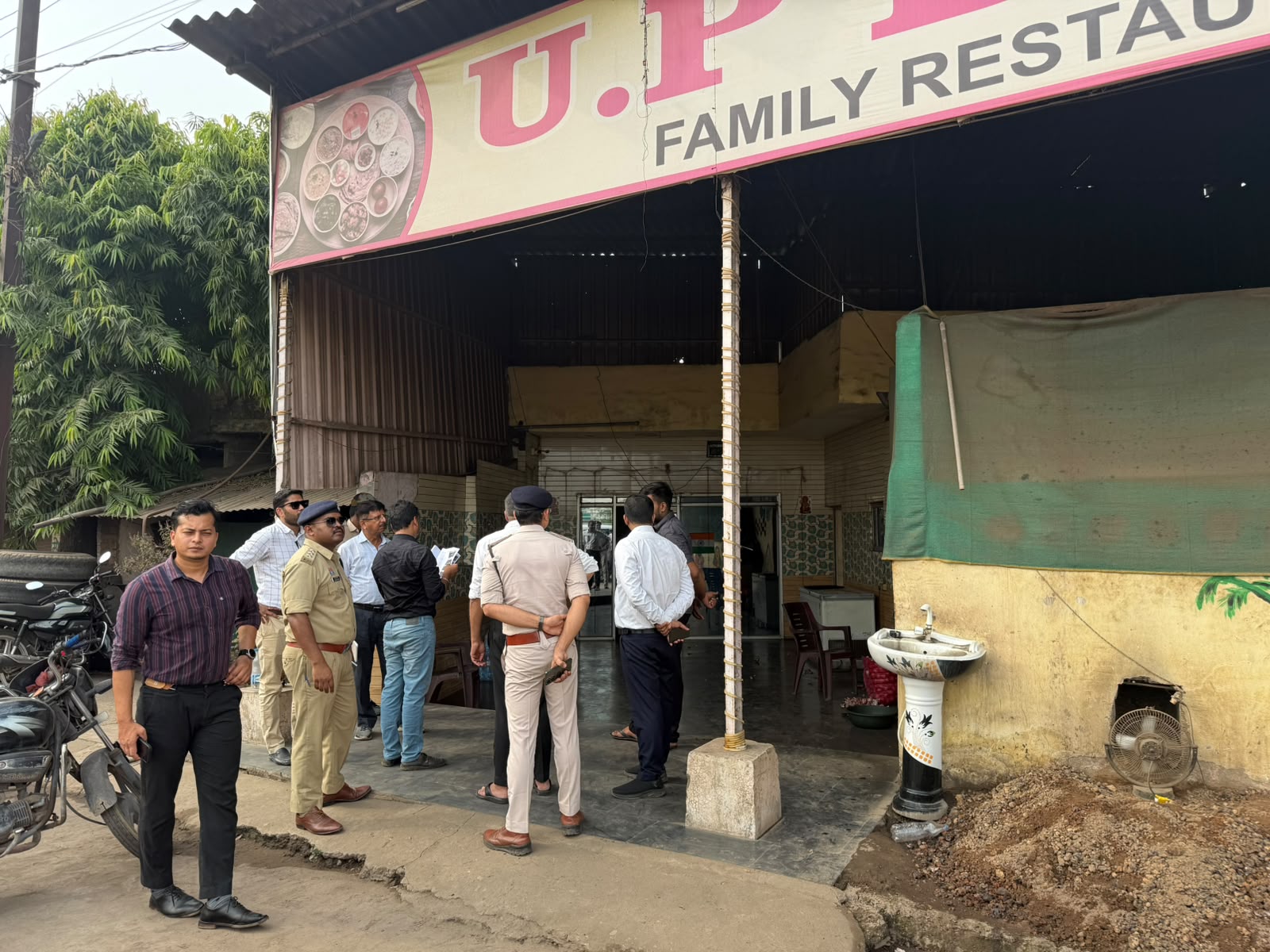 सड़क सुरक्षा नियमों के उल्लंघन पर जिला प्रशासन की बड़ी कार्रवाई: राष्ट्रीय राजमार्ग पर 41 से अधिक वाहनों पर 41 हजार रुपए का जुर्माना, राजमार्गों पर अवैध कब्जे और बेतरतीब पार्किंग के खिलाफ अपनाई गई जीरो टॉलरेंस नीति