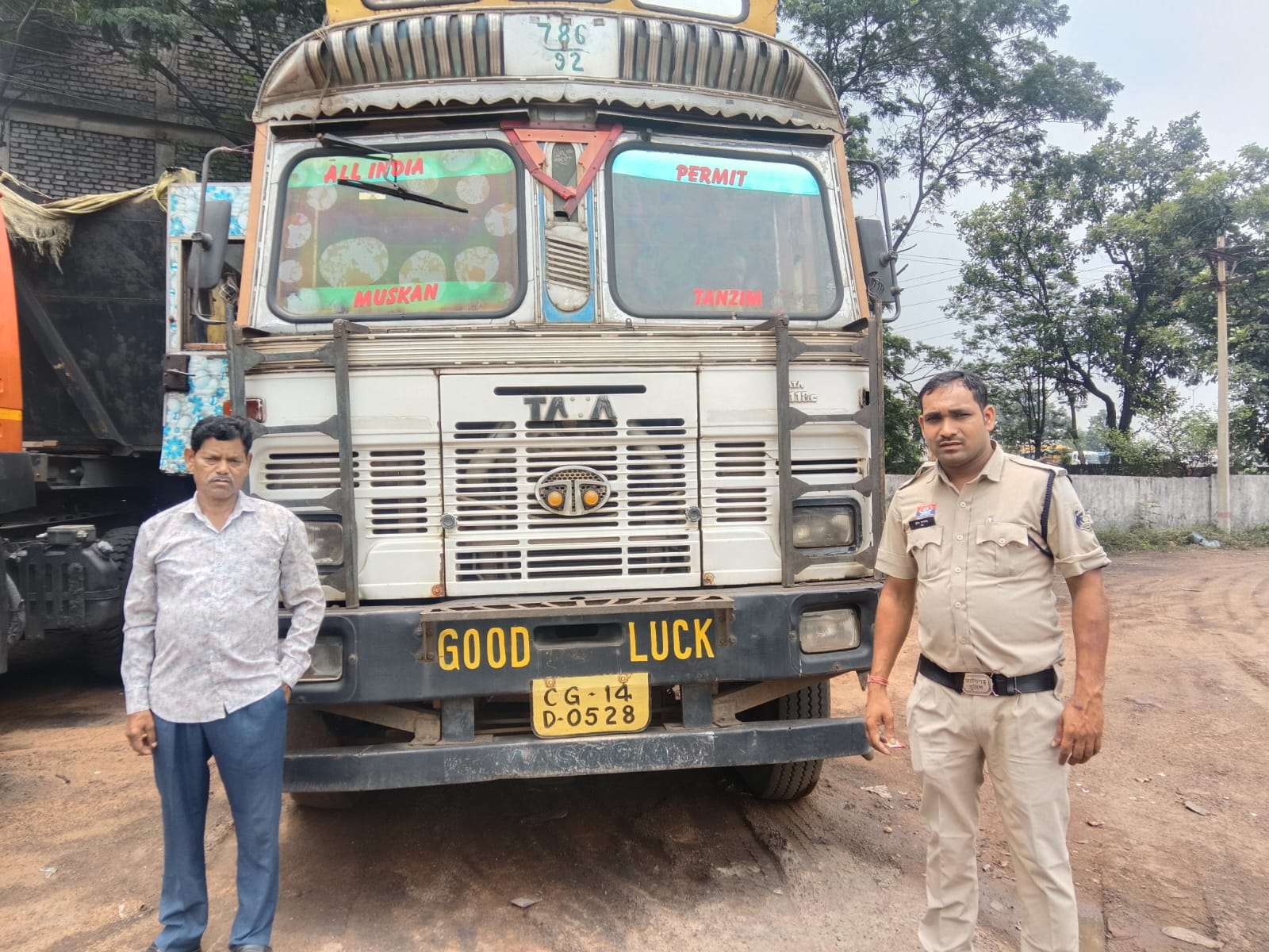 पूंजीपथरा पुलिस की बड़ी कार्रवाई, 20.25 लाख का संदिग्ध स्क्रैप लदा ट्रक जब्त, 7.5 टन लोहे का स्क्रैप बिना वैध दस्तावेज परिवहन करते ट्रक चालक पर कार्रवाई