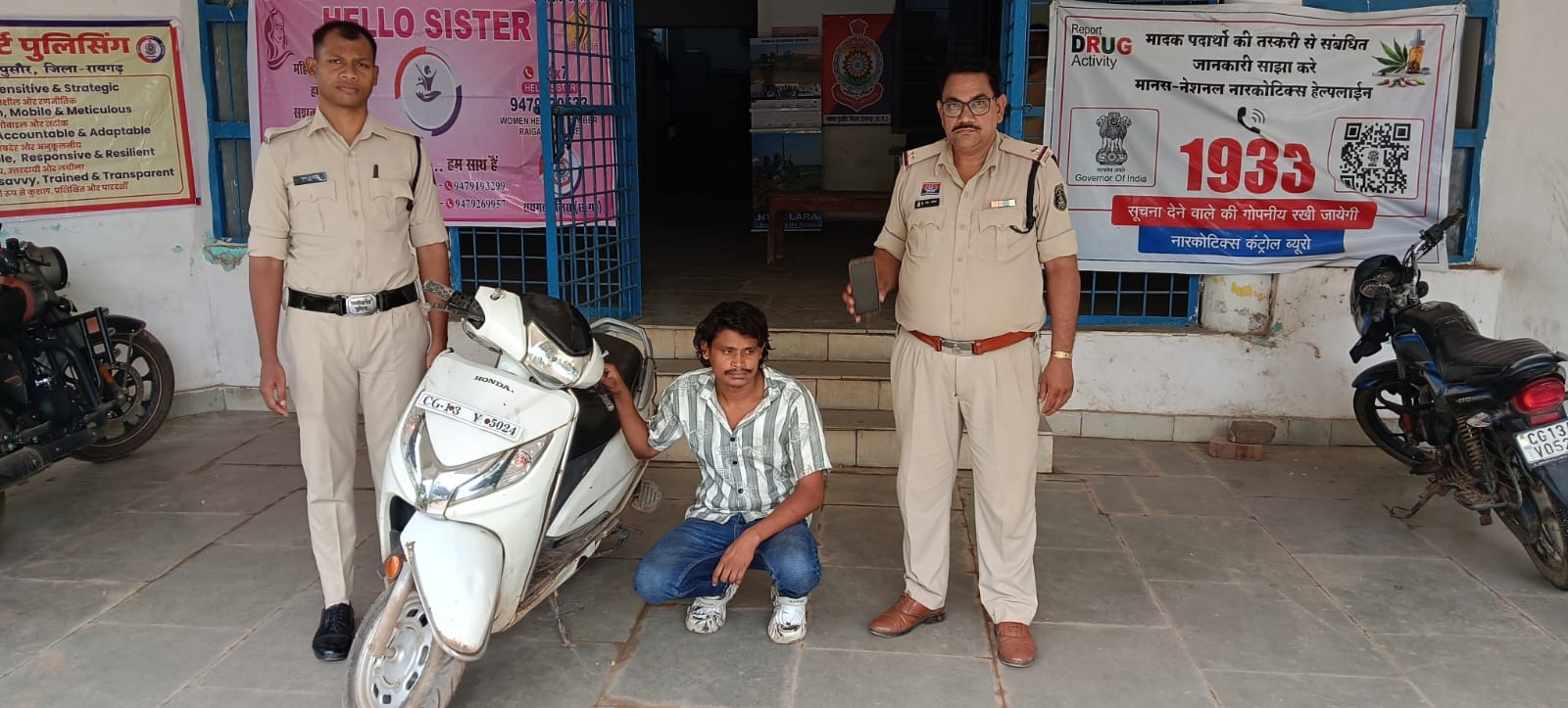 हत्या के प्रयास और लूट के मामले में शामिल विधि से संघर्षरत बालक के साथ मुख्य आरोपी गिरफ्तार, पुसौर पुलिस की कार्रवाई, टांगी से सिर पर जानलेवा हमला कर मोबाइल और बाइक लूट कारित कर फरार था आरोपी