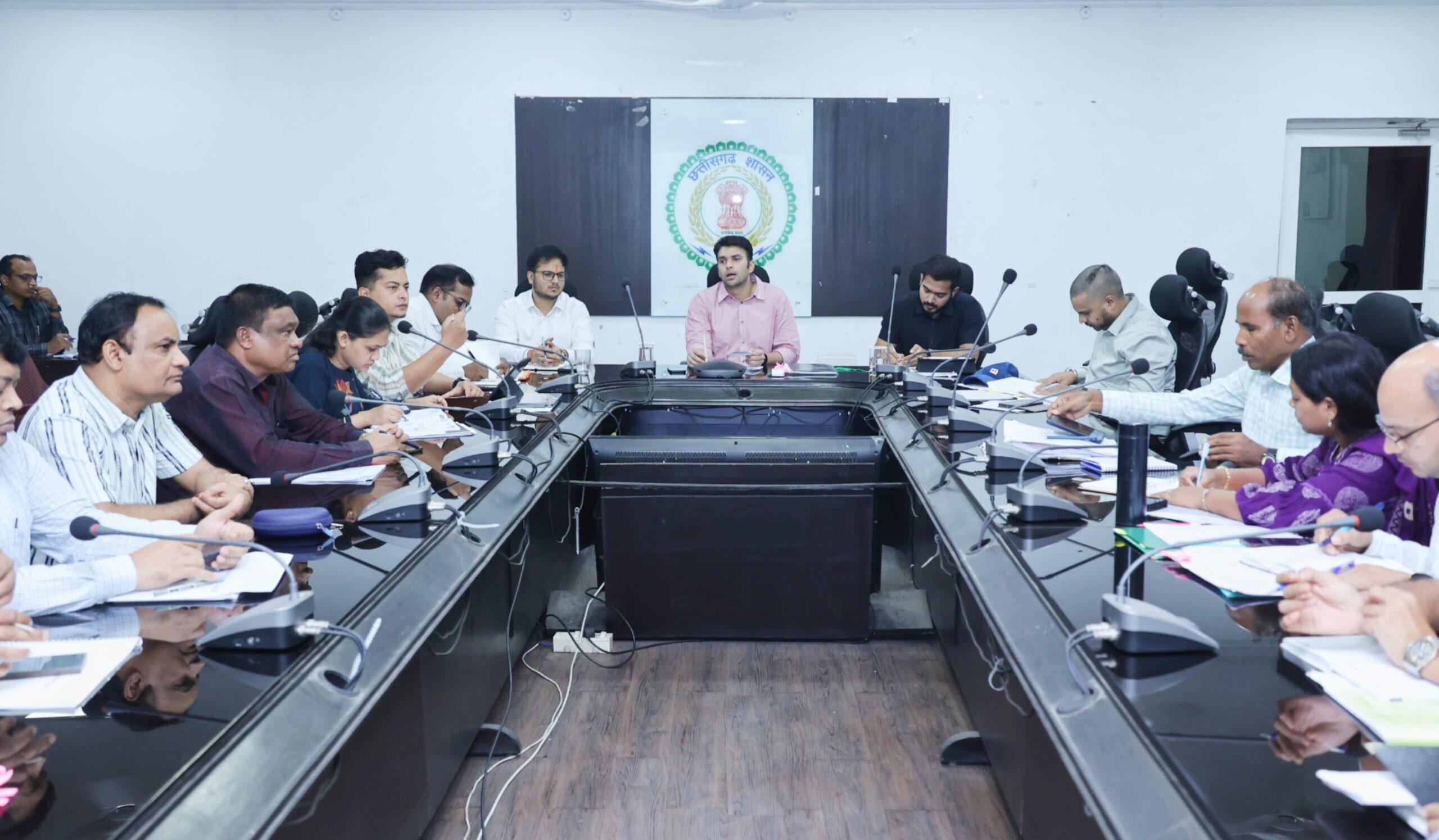 बाढ़ आपदा एवं प्रबंधन सहित नदी-नाले की जलभराव वाले क्षेत्रों की विशेष मॉनिटरिंग एवं की तैयारियों की समीक्षा, जिले के सभी स्वास्थ्य संस्थानों में पर्याप्त मात्रा में एंटी वेनम उपलब्ध रखने के दिए निर्देश