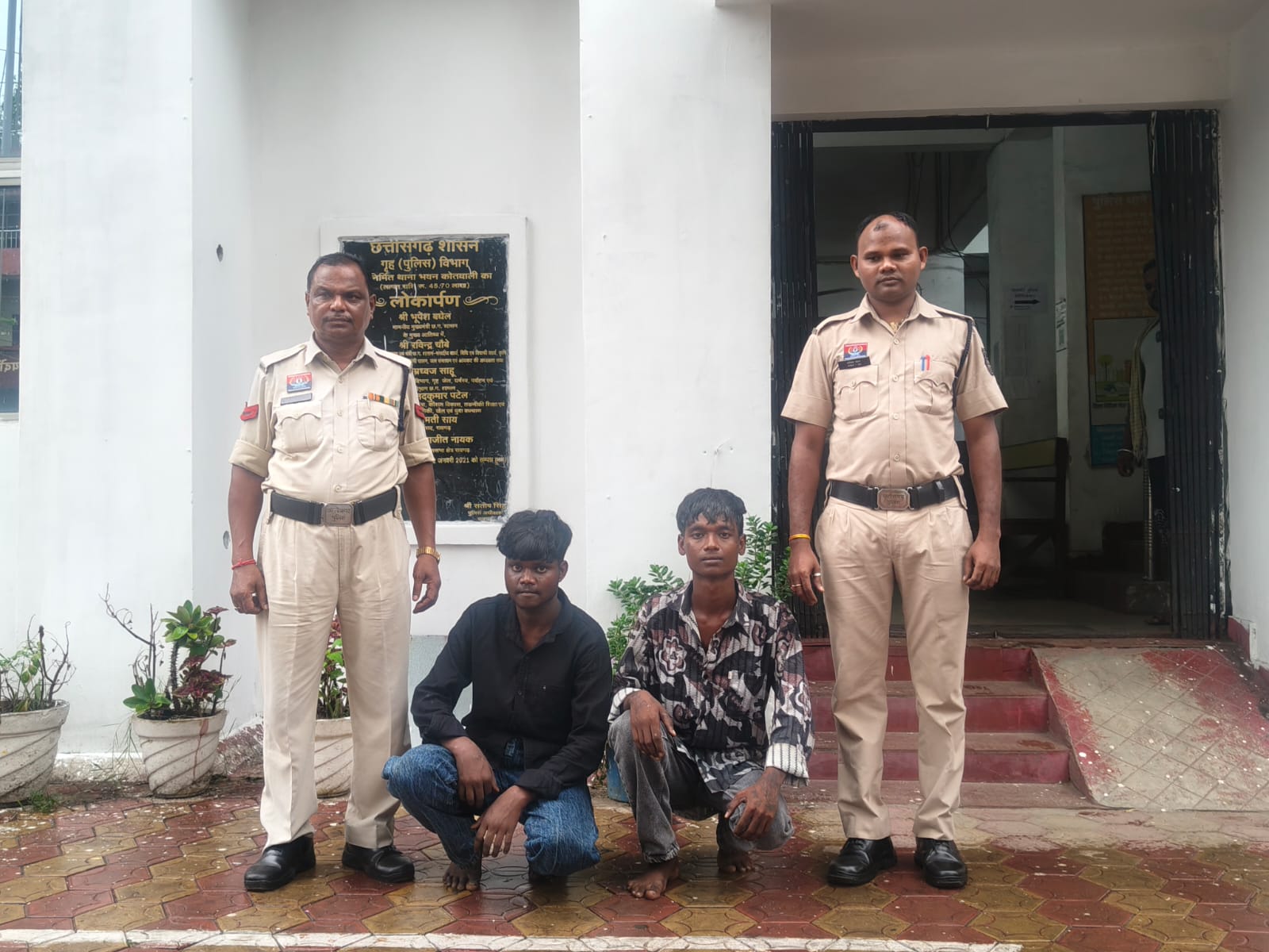 कोतवाली पुलिस का ताबड़तोड़ एक्शन, 24 घंटे में लूटकांड का खुलासा, दो लुटेरे गिरफ्तार, ढिमरापुर रोड पर राहगीर से ₹15,200 की लूट करने वाले दोनों आरोपी दबोचे गए
