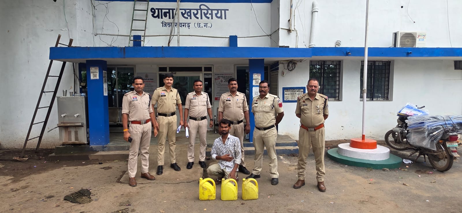 प्रिंसी ढाबा बोतल्दा, छोटे देवगांव किराना दुकान और घरघोड़ा बायपास में पुलिस की शराब रेड, 34 लीटर अवैध शराब जब्त, खरसिया और घरघोड़ा पुलिस की कार्रवाई, 3 आरोपियों पर आबकारी एक्ट के तहत केस दर्ज
