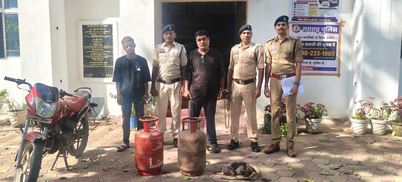 दो चोर व चोरी का माल खरीदने वाला बर्तन व्यवसायी गिरफ्तार, कोतवाली पुलिस ने सुलझाया दो चोरी का मामला, आरोपियों ने सुभाष नगर के सूने मकान और भवानी शंकर षडंगी कॉलोनी के निर्माणाधीन मकान में किये थे चोरी