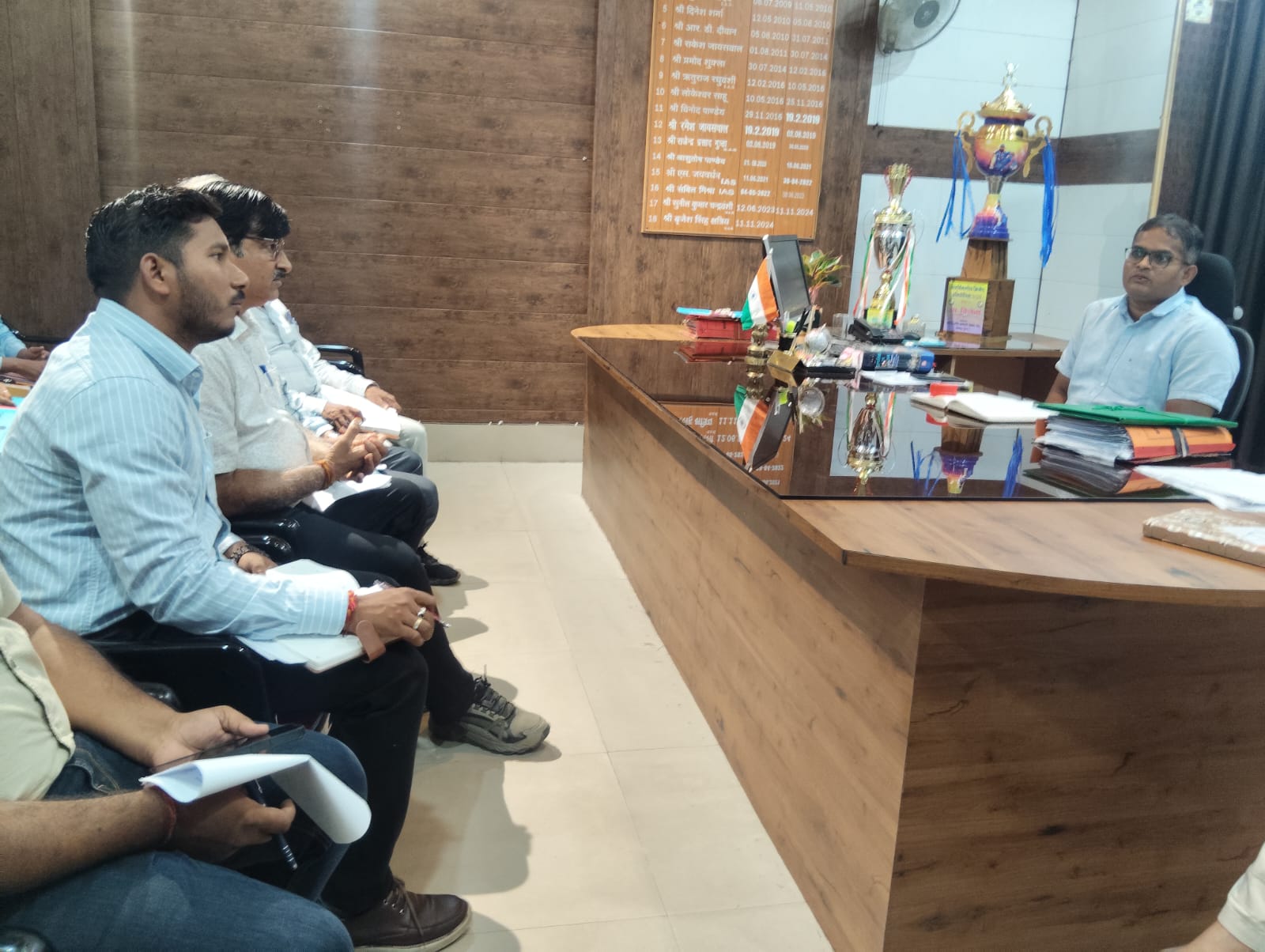 शिकायतों का समयबद्ध निराकरण और फाइल प्रोटोकॉल का अक्षरशः पालन अनिवार्य- कमिश्नर, बैठक में मुख्यमंत्री, कलेक्टर जनदर्शन सहित सभी शिकायतों का तय समय में निराकरण करने- कमिश्नर