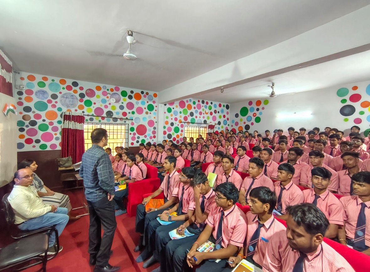 विदेशो में शिक्षा प्राप्त कर देश की सेवा करें : रामचन्द्र, सोचेंगे तो ऊंचाई पर पहुंचेंगे : ऋतु अग्रवाल, संस्कार स्कूल में विदेश में कैरियर अवसर पर सेमीनार