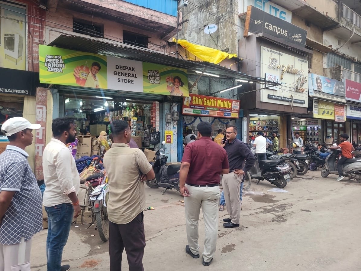 सड़क पर कब्जा करने वालों पर निगम की सख्ती, 14 दुकानदारों पर कार्रवाई, श्याम टॉकीज, सुभाष चौक, गांधी पुतला रोड और संजय मार्केट में चला सघन अतिक्रमण विरोधी अभियान , 22,200 रुपये का जुर्माना वसूला