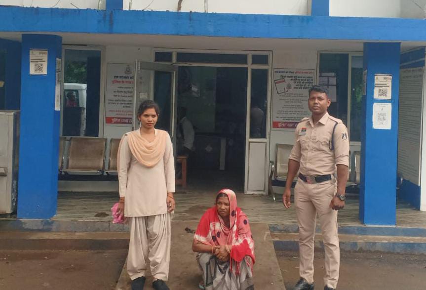 “ऑपरेशन आघात” के तहत जोबी पुलिस की कार्रवाई, 15 लीटर महुआ शराब के साथ महिला गिरफ्तार, ग्राम जोबी में अवैध शराब बिक्री पर पुलिस की दबिश, आबकारी अधिनियम के तहत भेजा गया न्यायिक रिमांड