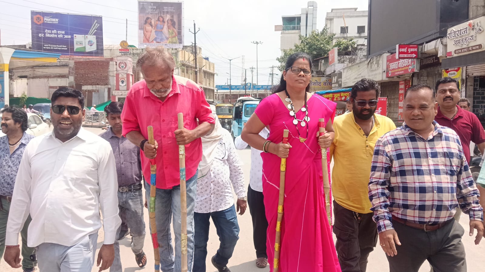 जिला कांग्रेस ने मनाया पारंपरिक हरेली तिहार, गेड़ी चढ़कर व नारियल फेंककर निभाई छत्तीसगढ़ की सांस्कृतिक परंपरा