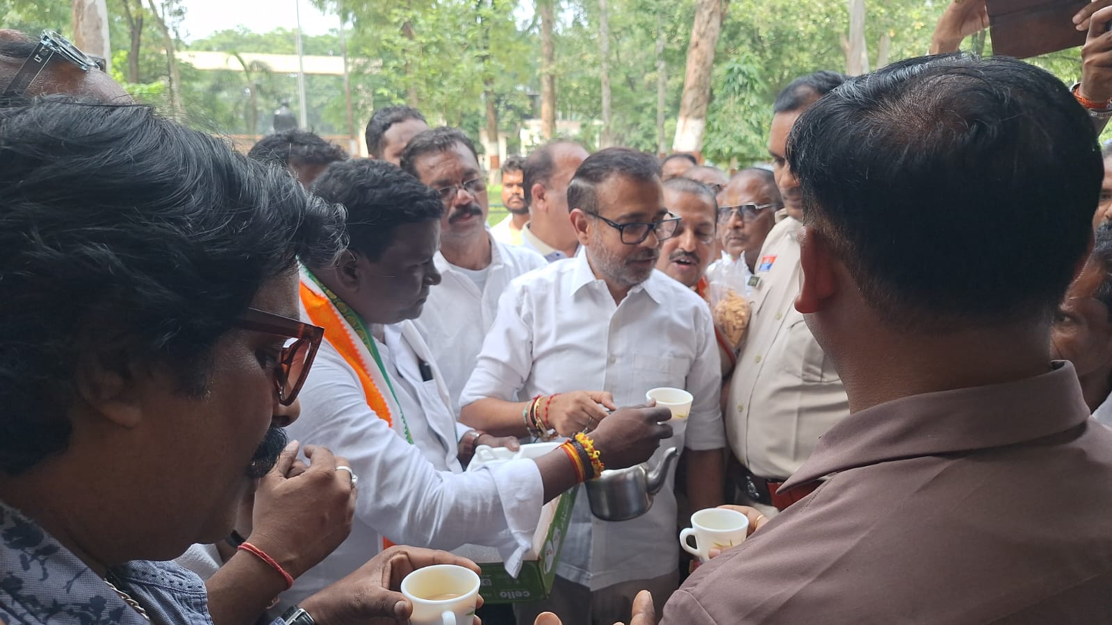 कांग्रेस ने किया चीनी सत्याग्रह आंदोलन और सौंपा ज्ञापन , चीनी के महंगाई की मार के बीच अंत्योदय परिवार चीनी से वंचित : शाखा यादव 