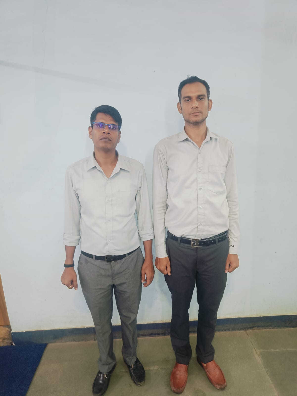 शोरूम के मैनेजर और स्टाफ ने कंटेनर चालक को धमकाया, चालक ने वाहन को रोके रखने और 50 हजार रुपये मांग की शिकायत, कोतरारोड़ पुलिस ने की कार्रवाई, आरोपी गिरफ्तार