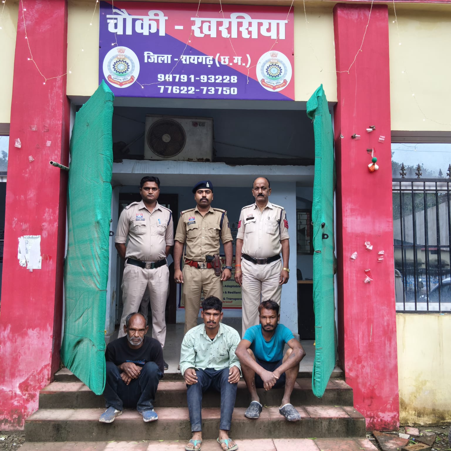 झगड़ा विवाद पर चौकी खरसिया पुलिस की सख्त कार्रवाई— मारपीट के तीनों आरोपियों को गिरफ्तार कर भेजा जेल, ब्लेड से युवक पर हमले की शिकायत पर तुरंत एक्शन में आयी खरसिया पुलिस ने आरोपियों को छापेमारी में पकड़ा