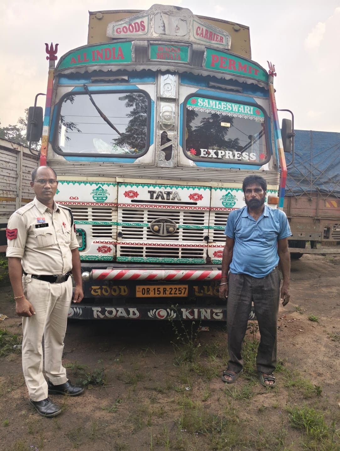 पूंजीपथरा पुलिस की एक और बड़ी कार्रवाई,10 चक्का ट्रक से 23.880 टन अवैध स्क्रैप जप्त, स्क्रैप की कीमत 9.57 लाख, ट्रक सहित करीब 18 लाख की संपत्ति जप्त