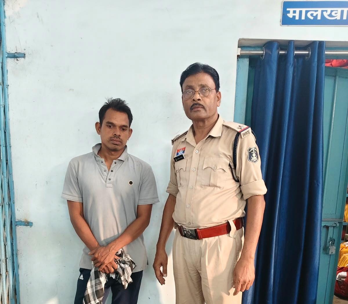 रिटायर्ड शिक्षक से 47 लाख रुपये की धोखाधड़ी, कोतरारोड़ पुलिस ने आरोपी को किया गिरफ्तार, करीब 6 वर्षों तक विश्वास का फायदा उठाकर आरोपी ने खाते से किया ऑनलाइन ट्रांजेक्शन
