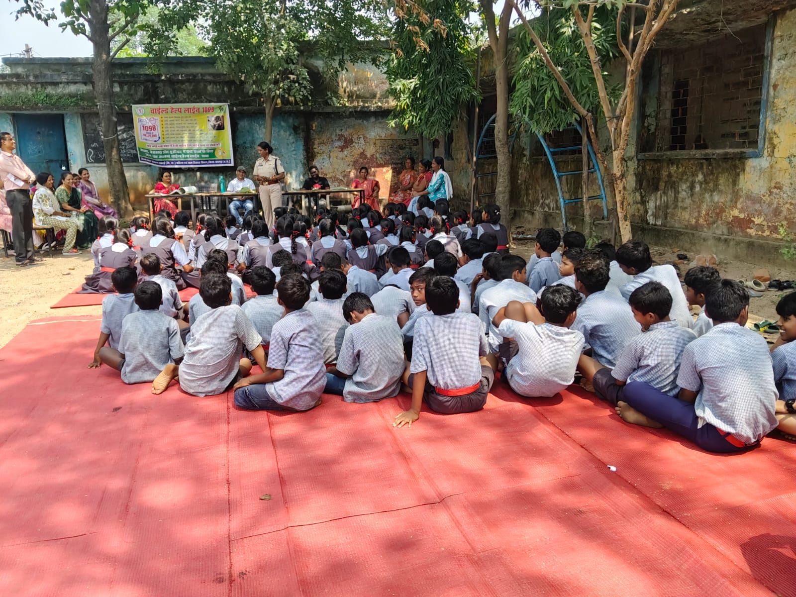 महिला थाना पुलिस ने टारपाली स्कूल में बच्चों को किया जागरूक, गुड टच-बैड टच से लेकर साइबर सुरक्षा और यातायात नियमों की दी जानकारी