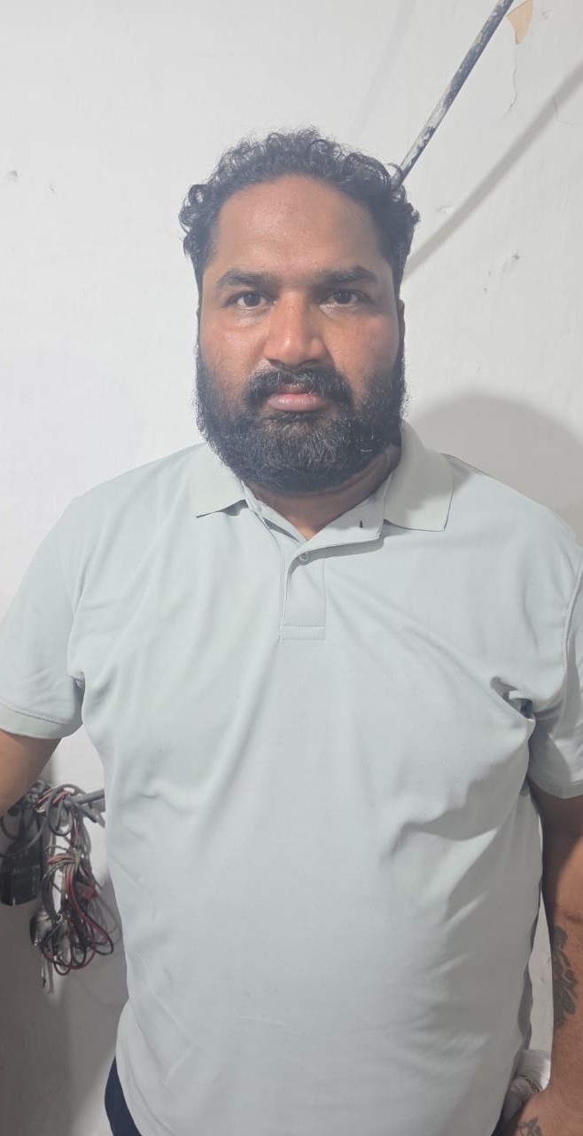 होटल संचालक से गाली-गलौज, मारपीट और जान से मारने की धमकी देने वाला आरोपी ने पुलिस के दबाव में किया समर्पण, आरोपी दीपलाल निराला पर बीएनएस की धाराओं पर की कार्रवाई