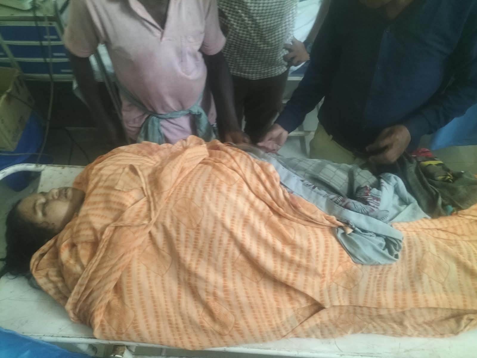 बुजुर्ग महिला की संदिग्ध मौत, पति को थाने ले गई पुलिस, पति-पत्नी के बीच विवाद के बाद मारपीट की आशंका, अस्पताल ले जाते समय महिला ने तोड़ा दम