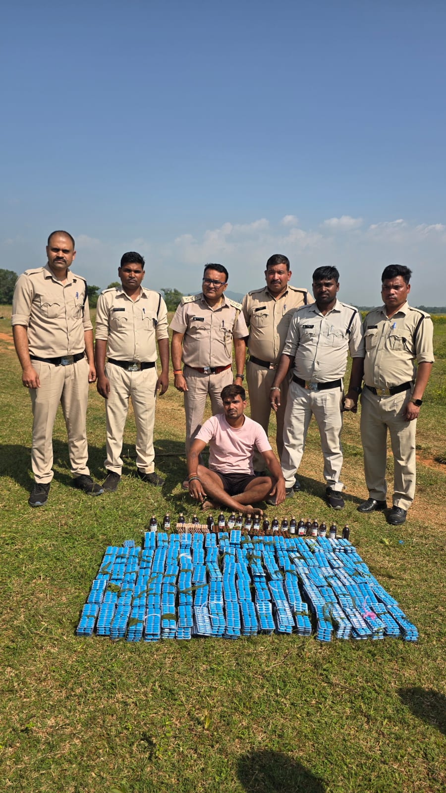 6 लाख के नशीले कैप्सूल, टैबलेट और कफ सिरप जब्त, बोरी में भरकर रखा था नशीली दवाओं का जखीरा, एक गिरफ्तार, संभागीय आबकारी उड़नदस्ता की बड़ी कार्रवाई